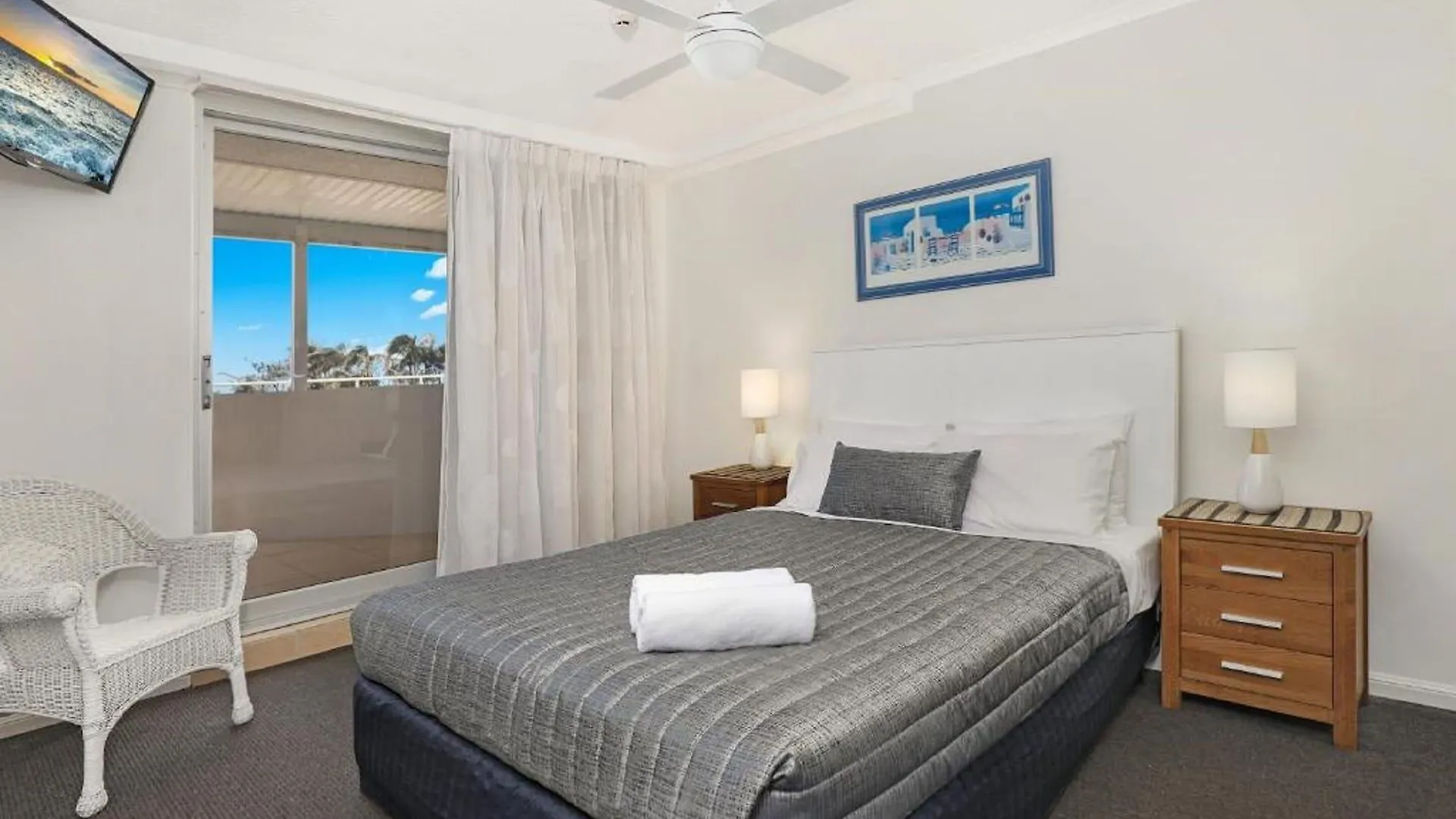 Elouera Tower Aparthotel Maroochydore 3*,  Australia