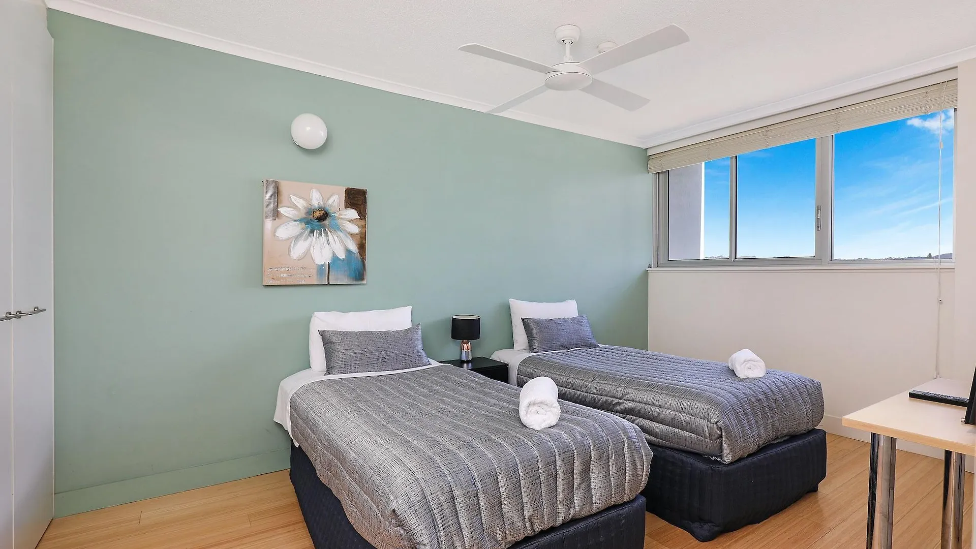 Elouera Tower Aparthotel Maroochydore 3*,  Australia