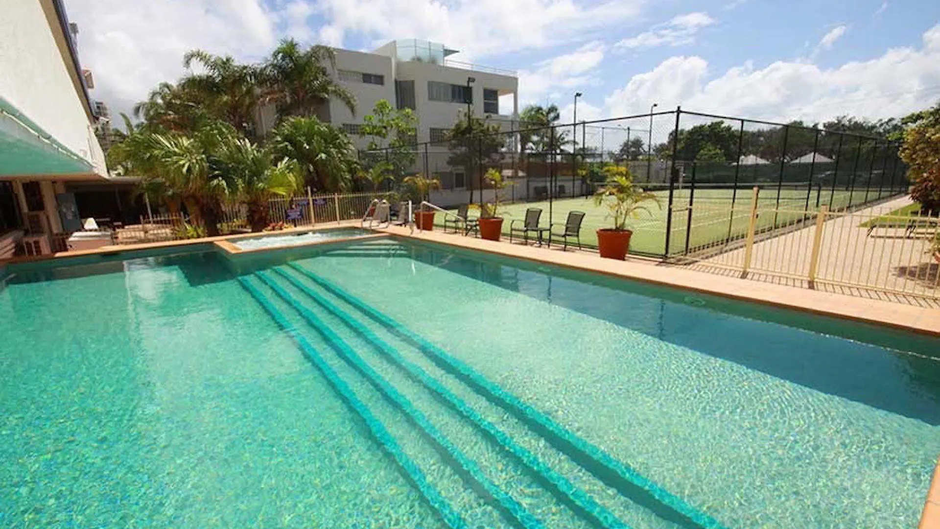 Elouera Tower Aparthotel Maroochydore
